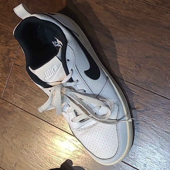 White nike air - Picture 2 of 4